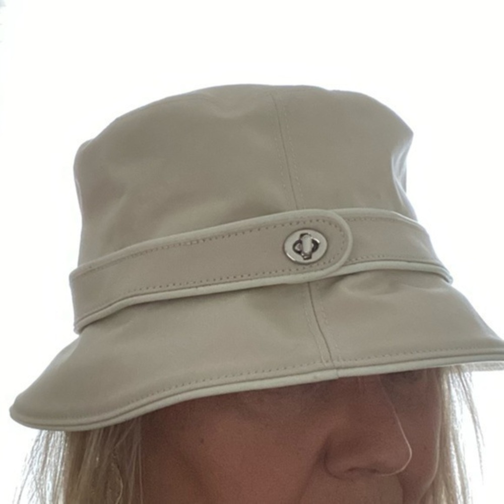 Coach Bucket Hat Tan and White Cotton Canvas Neutral Cap NEW